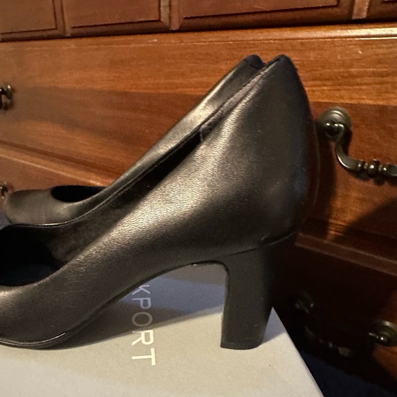 Like new Rockport Total Motion Leah Pump - Picture 7 of 10